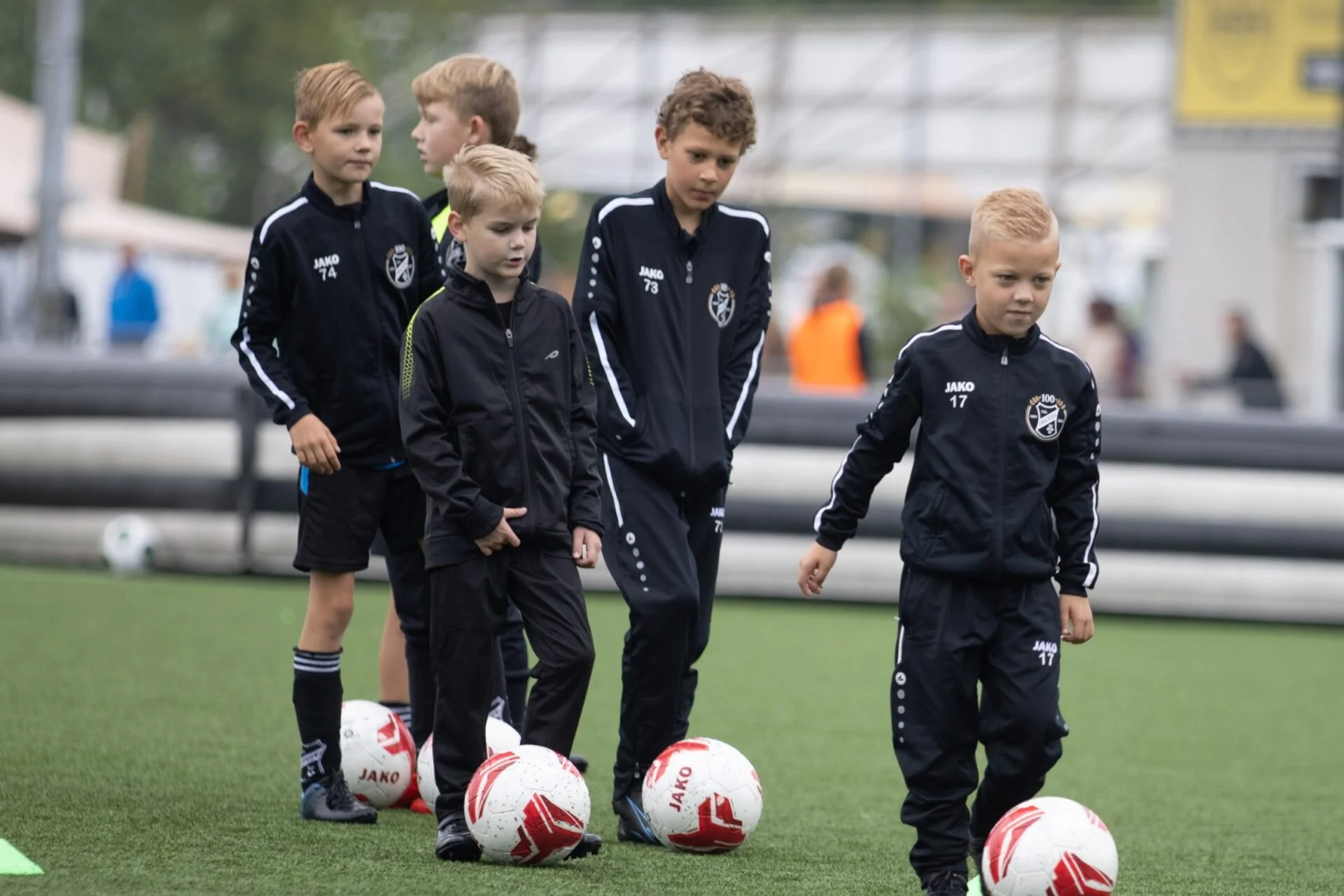 Jeugdspelers tijdens de training